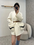 Blusão Feminina de Inverno com Bolsos Toque de Cashmere – (Promoção de Inverno 2025)